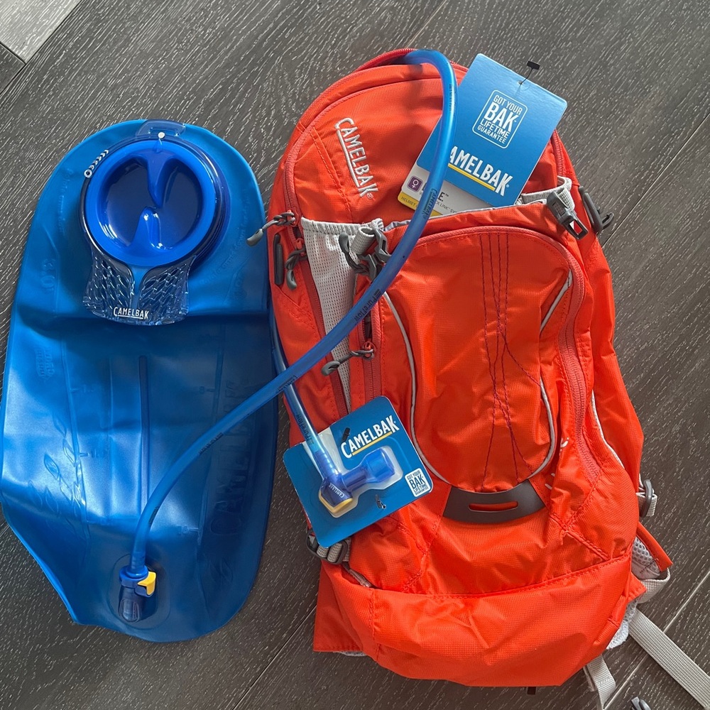 Brand new Women's L.U.X.E™ 100 oz Hydration Pack